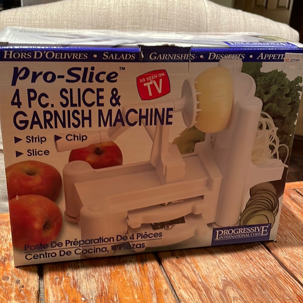 Pro-Slice 4 piece Slice and Garnish Machine - Picture 1 of 5